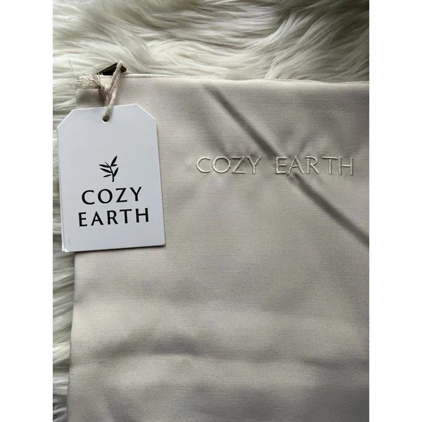 NWT’s Cozy Earth Beige Zippered Dust Bag Pouch Bag - Image 2