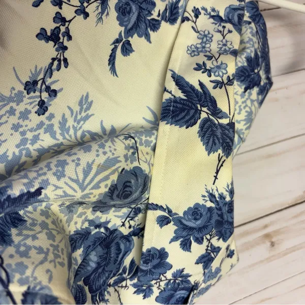 Ann Taylor Loft Blue and White Floral Jacket Size Medium - Image 6