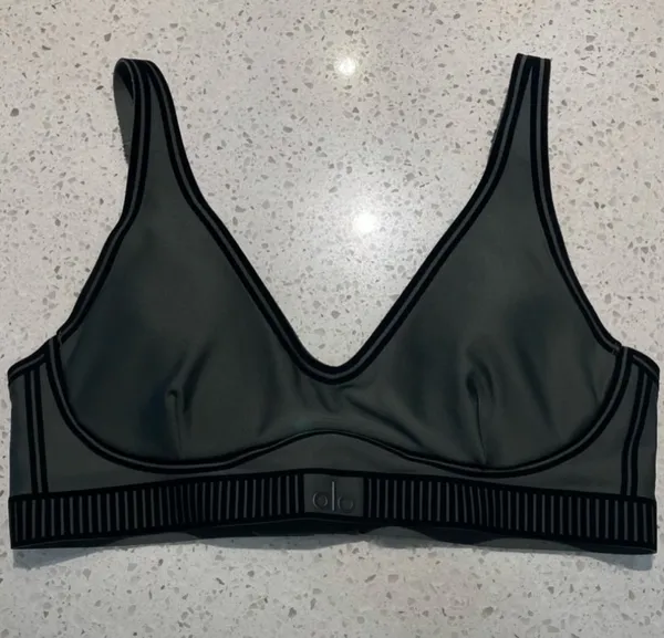 Alo yoga airlift line up bra dark cactus green - Image 3
