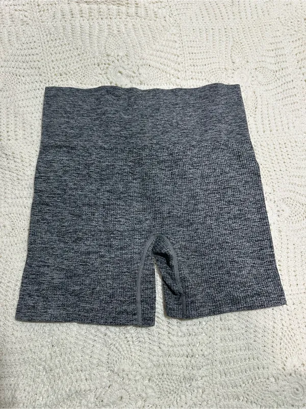 Colsie Heather Charcoal Seamless Bike Shorts - Image 4