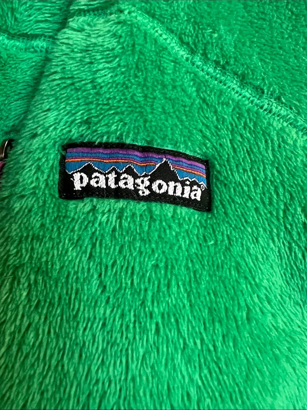 Patagonia Green Teddy Fleece Jacket with Gray Panels 3 zip pockets cozy - Image 3