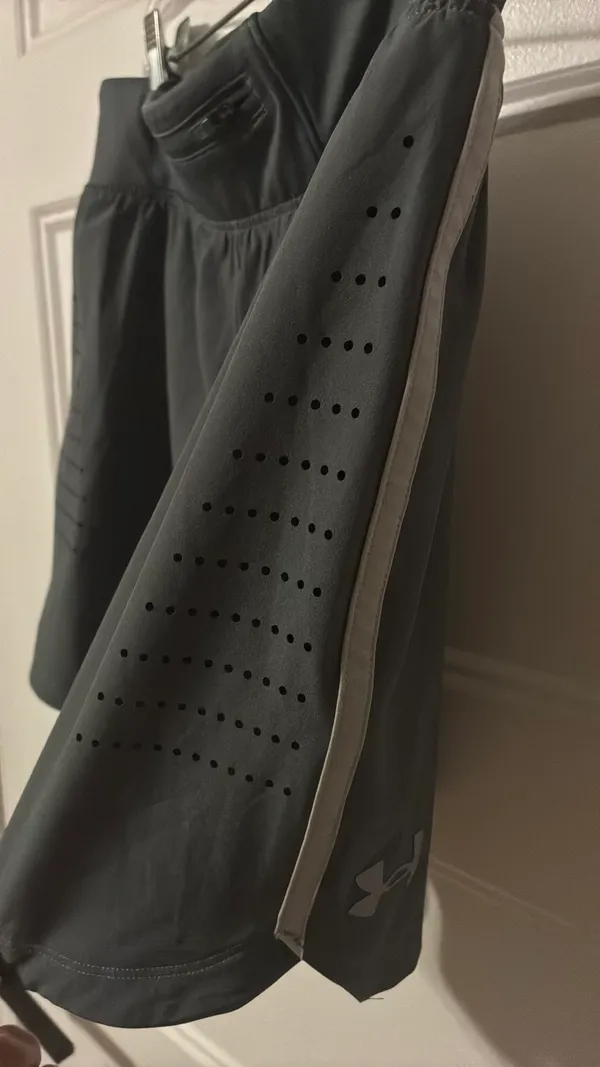 Under Armour Shorts Running - Image 2
