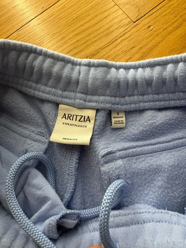Aritzia Cozy Sweatfleece Mega Cargo Sweatpants - Image 3