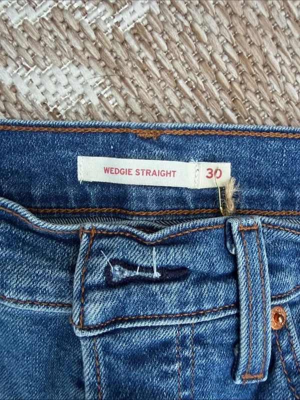Levi Blue Denim Jeans - Classic Straight Fit - Image 2