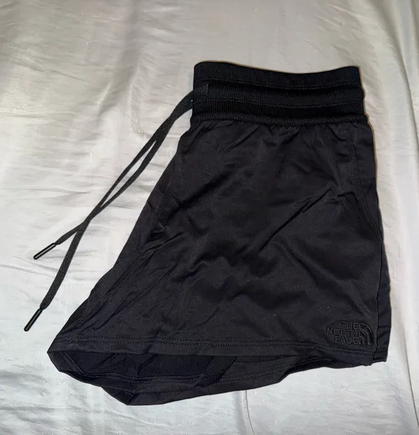 Black The North Face shorts  - Image 3