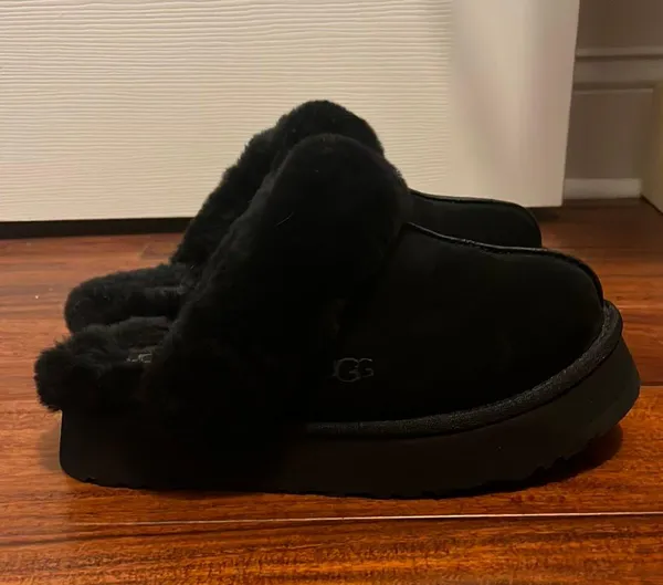 UGG Platform Slippers Black - Image 2