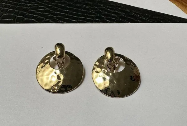 Pretty Clip-on Clip On Earrings Gold Tone Door Knocker Style - Image 2