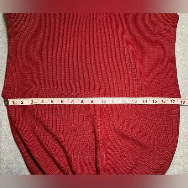NWT Ellison wine mock neck padded power shoulder top size L - Image 3