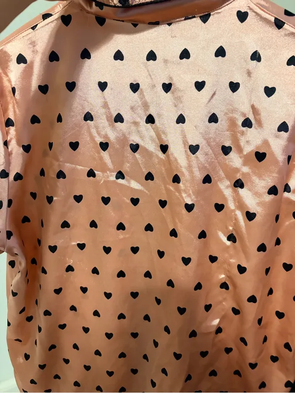 Men's Satin Short-Sleeve Button-Down Shirt in Peach with Black Hearts - Image 6
