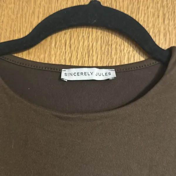 Sincerely Jules Brown Cropped Top - Image 2