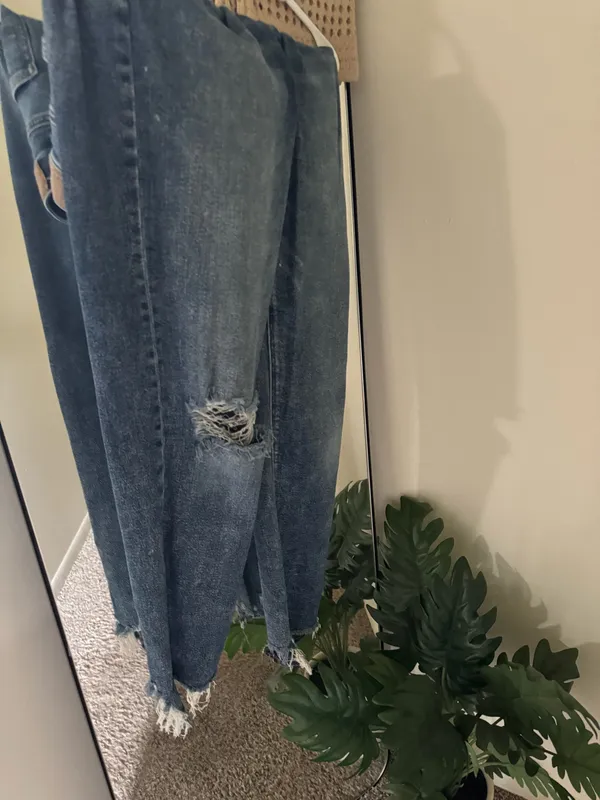 American Eagle Mom Jeans - Image 2