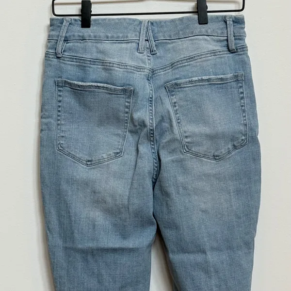 Good American Distressed Light Wash Cropped Jeans Size 12 / 31 - Image 11