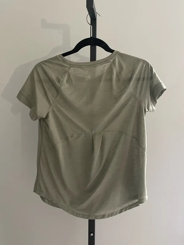 Athleta Olive Green T-Shirt Size Small - Image 2