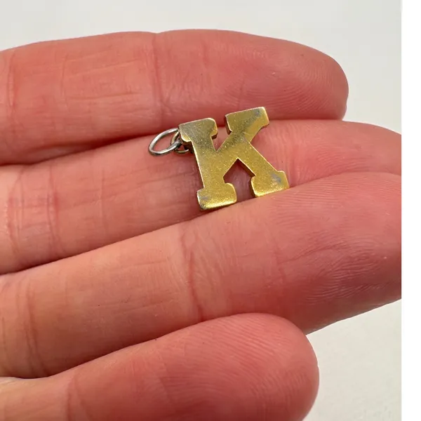 Vintage Jostens Kansas Letter‎ K Charm Gold Tone Initial Pendant Magnetic 0.97g - Image 4