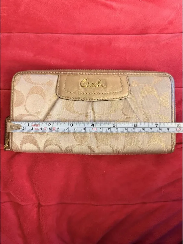 Sparkly Gold Vintage Coach Wallet - Image 5