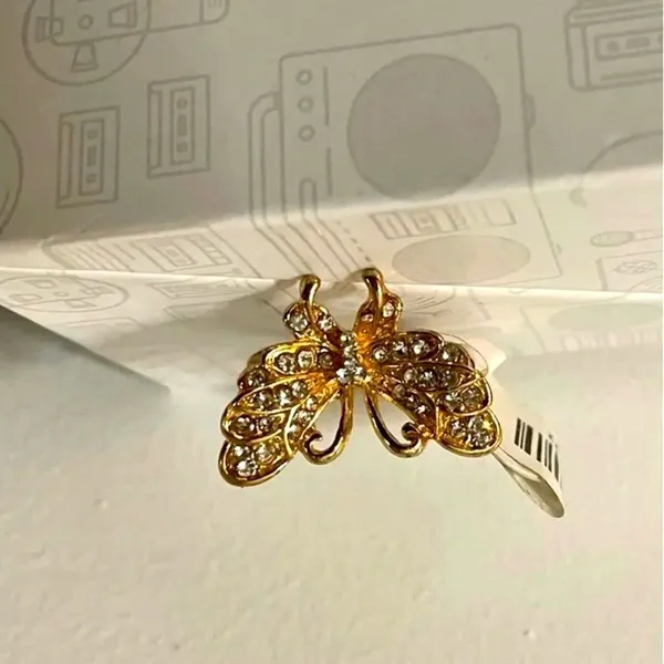 NWT Butterfly crystal ring Gold - Image 2
