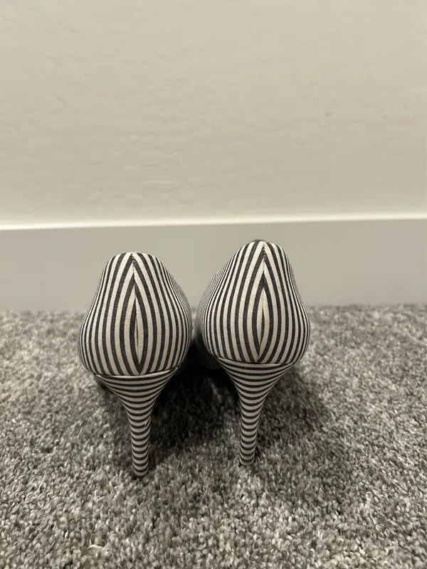 Blue and White Heels Black Size 8 - Image 3