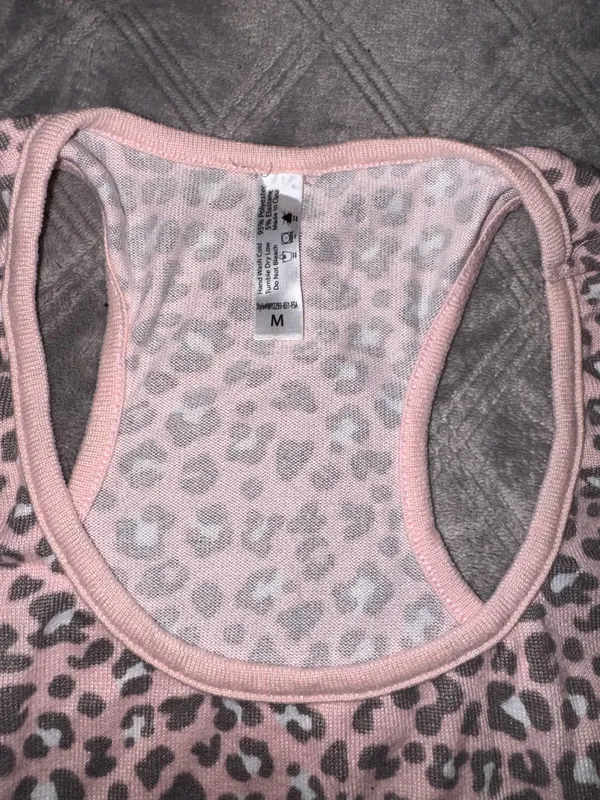 Short women’s pajama set pink size M - Image 5