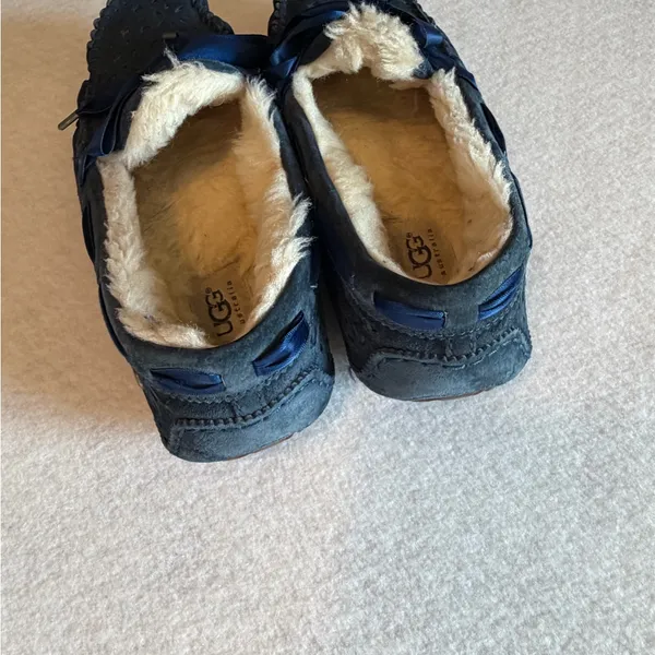 UGG Australia Shearling Lined Moccasin Slippers Navy Suede Bow Women’s 7.5 - Image 3