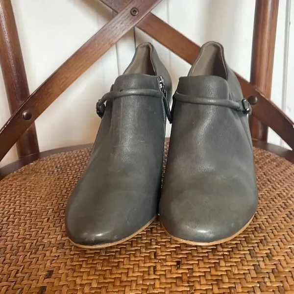 Ecco Nephi buckle leather bootie grey - Image 3