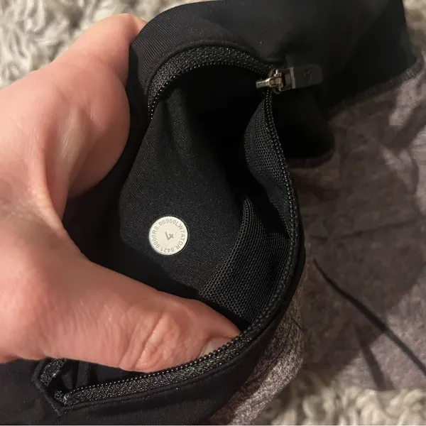 Lululemon grey speed up 2.5” shorts size 4 - Image 4
