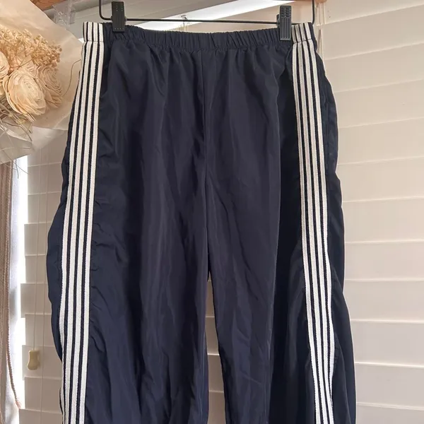 Edikted Women's Black and Navy Trousers - Image 4