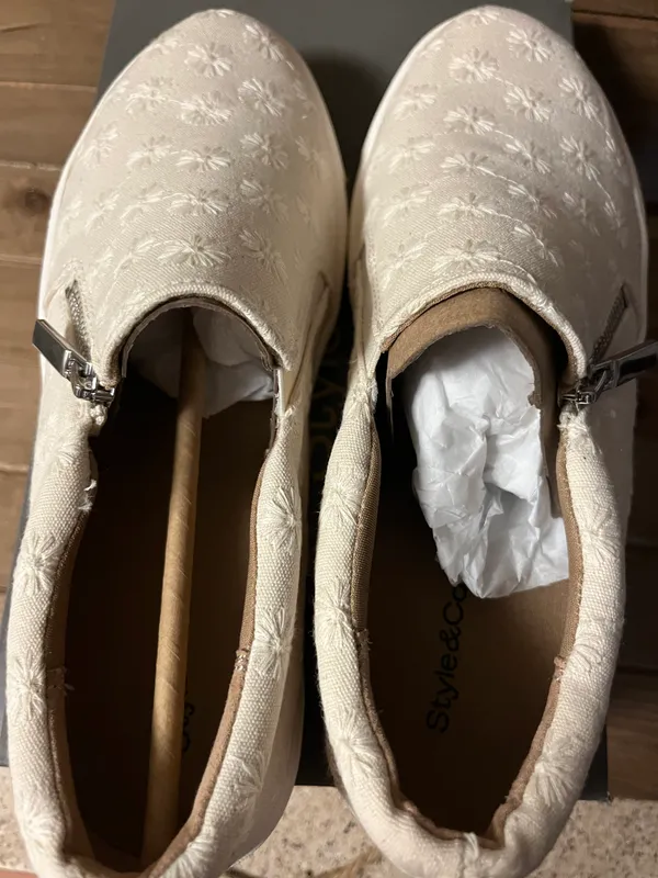Style & Co NeW with Box . Women's Moira Zip Sneakers white size 8 - Image 8