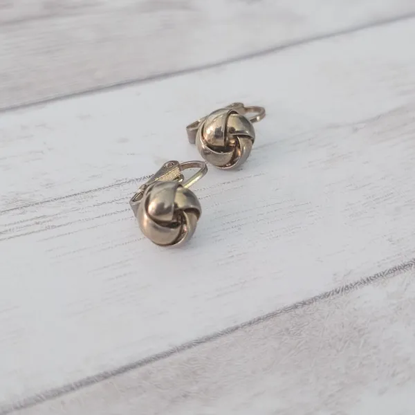 Vintage Clip On Earrings Twisted Design 3/8" - Heavy Tarnish/Discoloration - Image 4