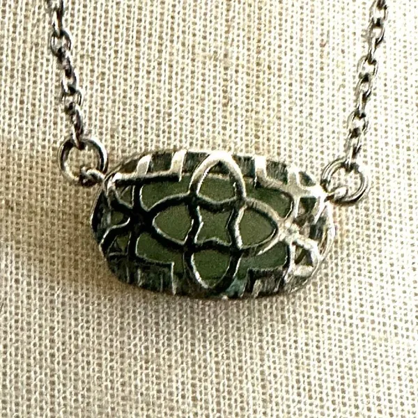 Kendra Scott Elisa light green necklace in SILVER - Image 4