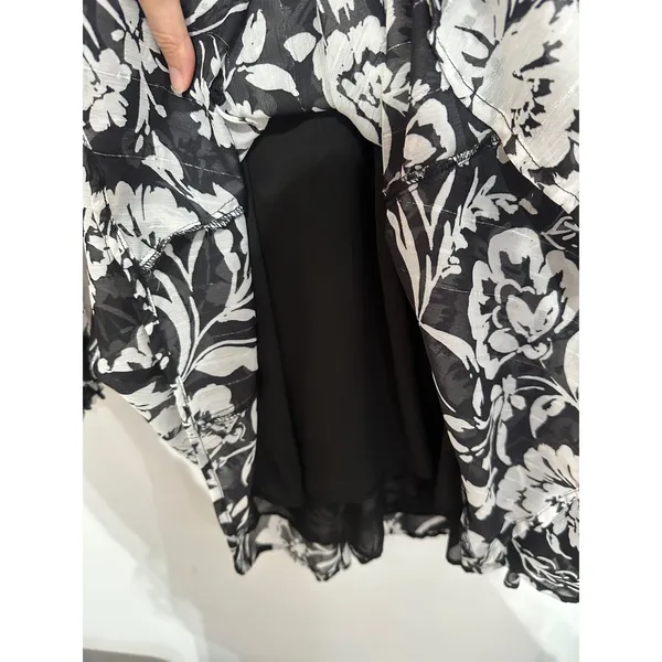 Zara Floral Print Ruffle Mini Dress Black White Long Sleeve V-Neck Size M NWT - Image 8