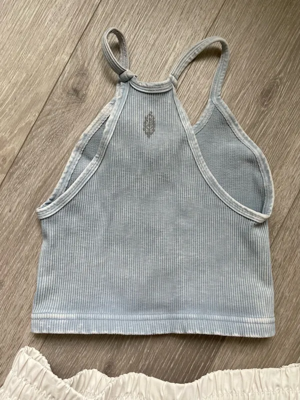 Free people tank and shorts workout set - Image 4