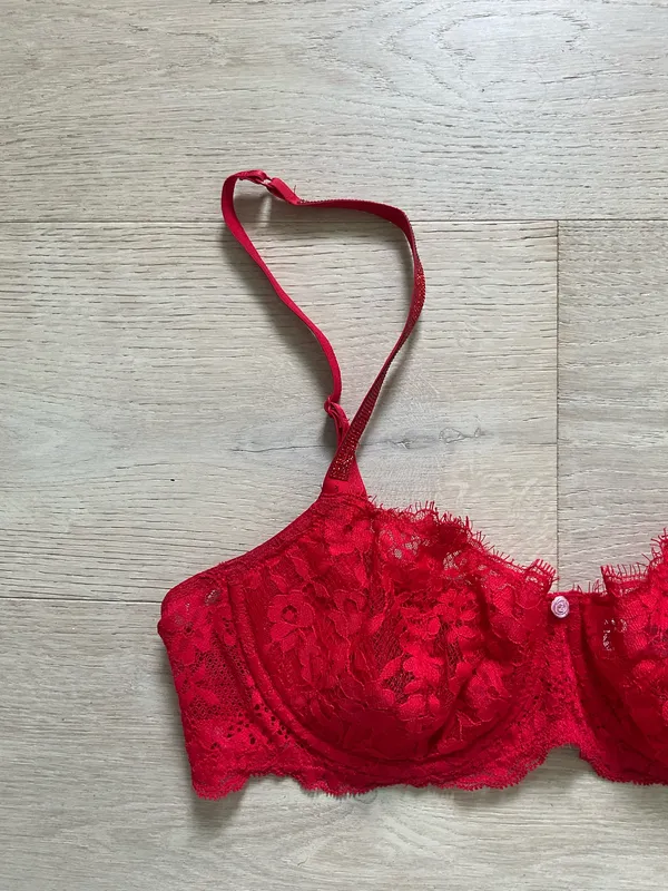 Victoria's Secret Bra - Image 4