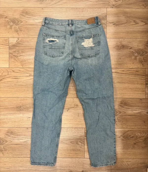 American Eagle Distressed Straight Leg Jeans – Size 6 - Image 3