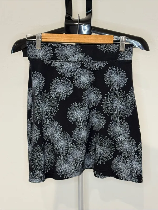 Alpine Design Black & White Floral Skirt XS - Image 4