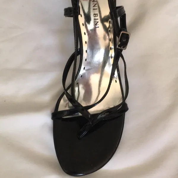 Gianni‎ Bini strappy black sandals - Image 2