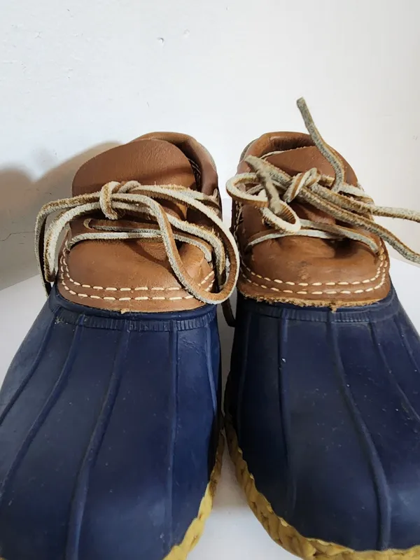 L.L. Bean Tan and Navy Womens Bean Boots Rubber Mocs Size 6 Wide - Image 3