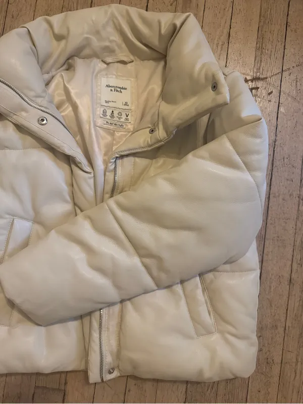 Abercrombie & Fitch Cream Puffer Jacket - Image 8