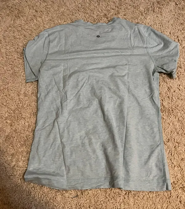 Lululemon heathered light blue v neck t shirt size medium - Image 5