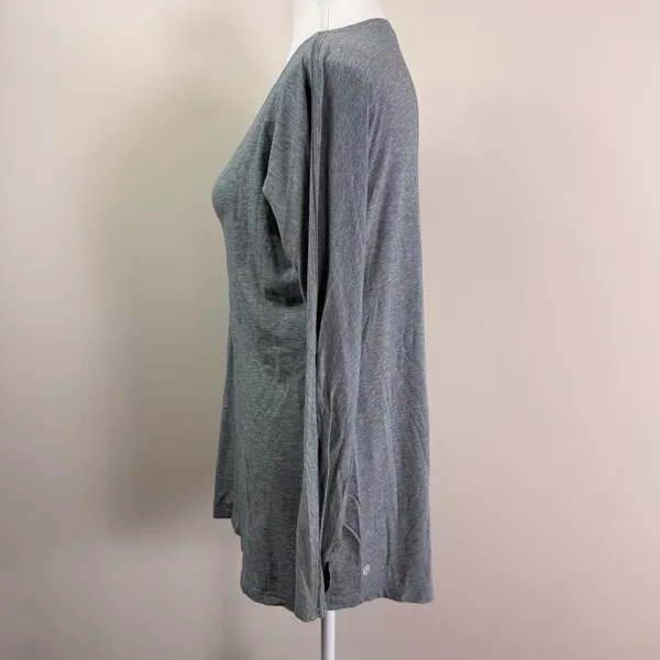 Lululemon Gray Long Sleeve Active Top Thumbholes Ladder Stitch Trim Size 8 - Image 2