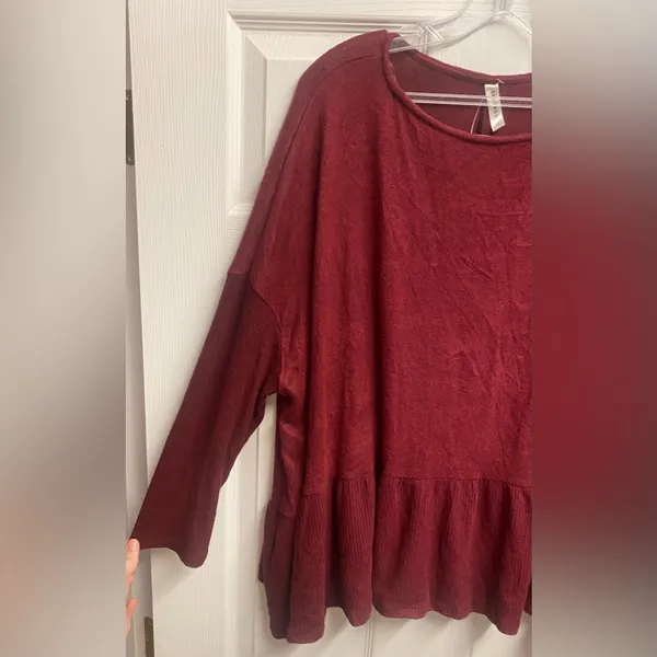 Emerald Fashions NWT Boutique Burgundy Peplum Soft Tunic Top Size Large - Image 2