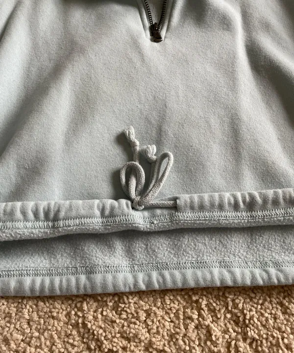 American Eagle Outfitters Cropped Sweatshirt - Image 4