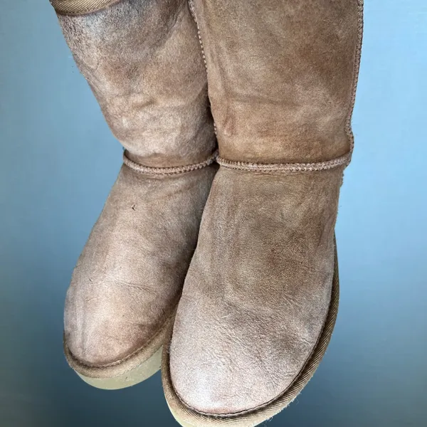 UGG Classic Short Chestnut Suede Sheepskin Boots Womens‎ Size 9 5825 - Image 4