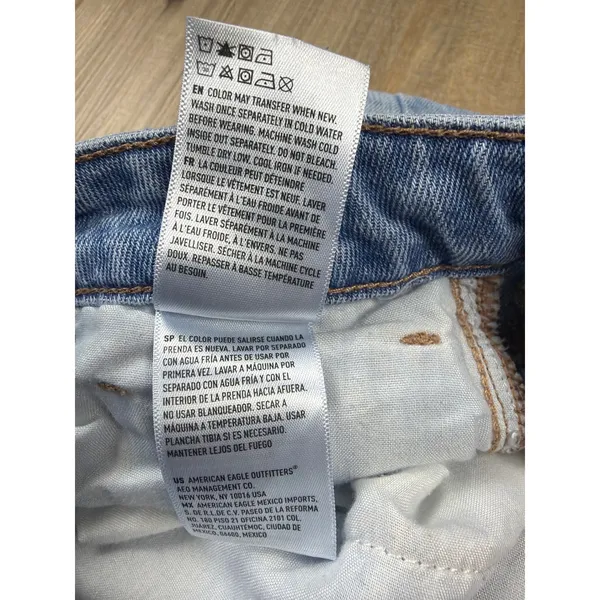 American‎ Eagle Mom Jean Womens 2 Regular Light Wash Distressed High Rise Denim - Image 4