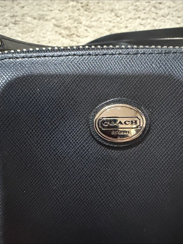 Coach Black Leather Dome Shoulder Bag with Tan Tag - Image 4