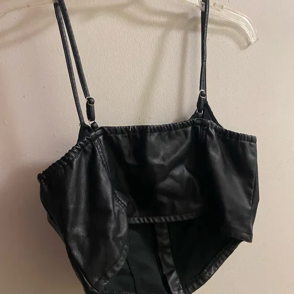 Iris Women’s Juniors Black Faux Leather Crop Top L Bust 35” Sweetheart Neckline - Image 5