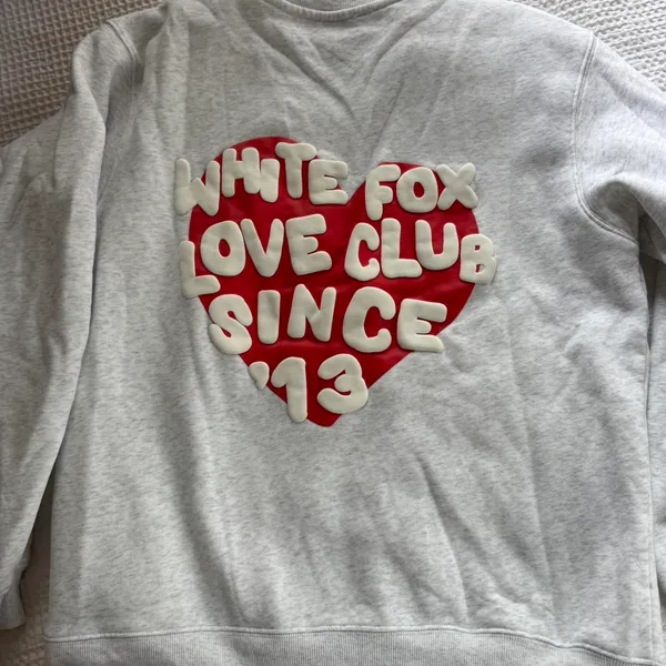 never worn white fox sweatshirt - Image 2