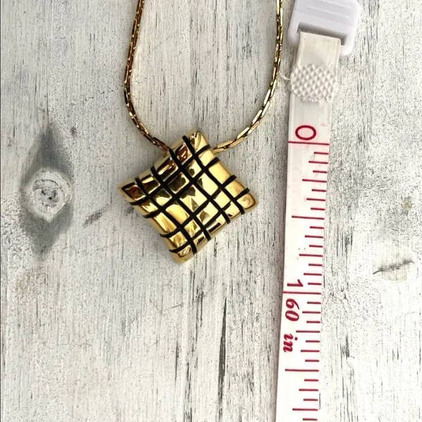 Jones New York gold tone small square pendant necklace - Image 8