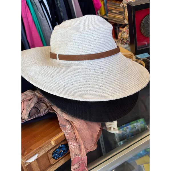 Nine West White Woven Straw Wide Brim Sun Hat with Brown Faux Leather Band Studs - Image 4
