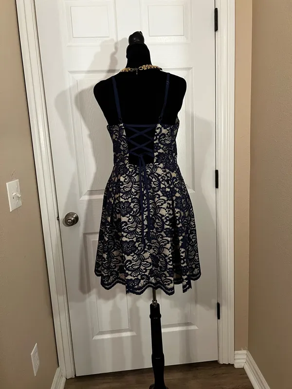Windsor Navy blue lace dress - Image 8