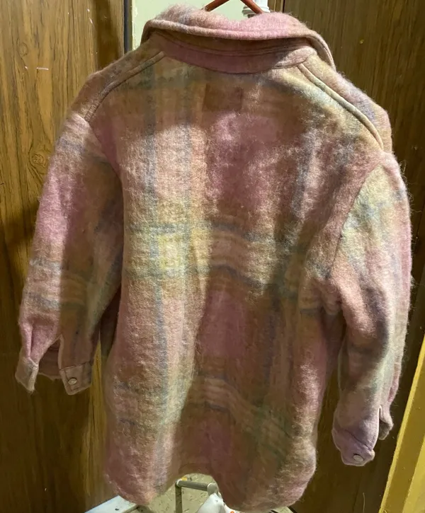ZARA pink plaid wool-blend shacket with soft brushed texture. Lightweight outer layer styled with front flap pockets and a relaxed collar. Versatile layering piece that adds a feminine pop of pink to outfits. - Image 9